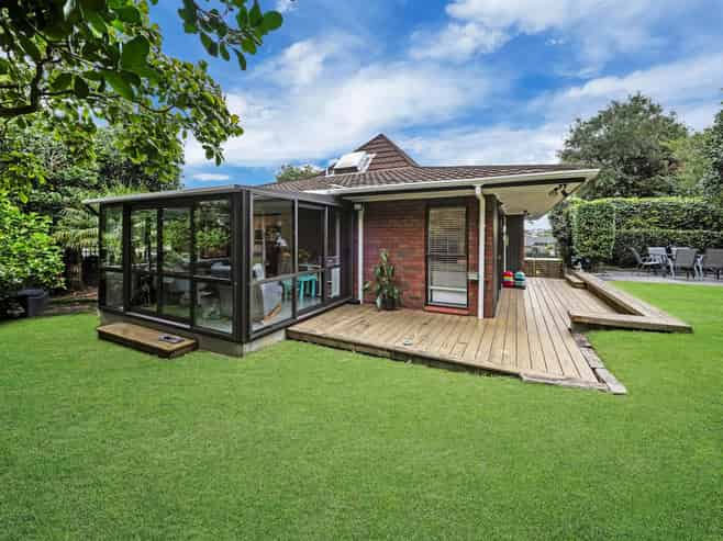 2/3 Diosma Place, Botany Downs