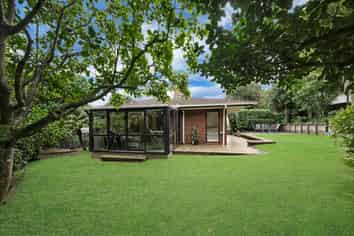 2/3 Diosma Place, Botany Downs