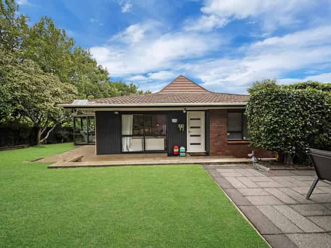 2/3 Diosma Place, Botany Downs