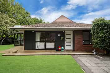 2/3 Diosma Place, Botany Downs