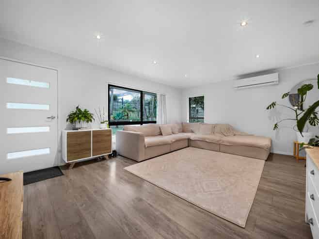 2/3 Diosma Place, Botany Downs