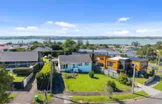 8 Clairville Crescent, Waiotaiki Bay