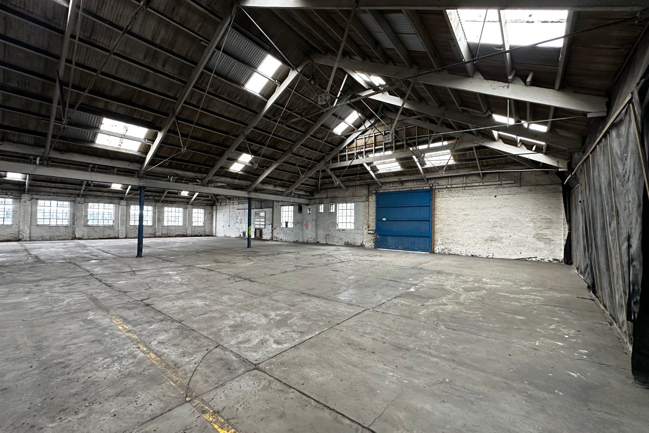 Harbour Basin Warehouse - Split or Whole - Veel