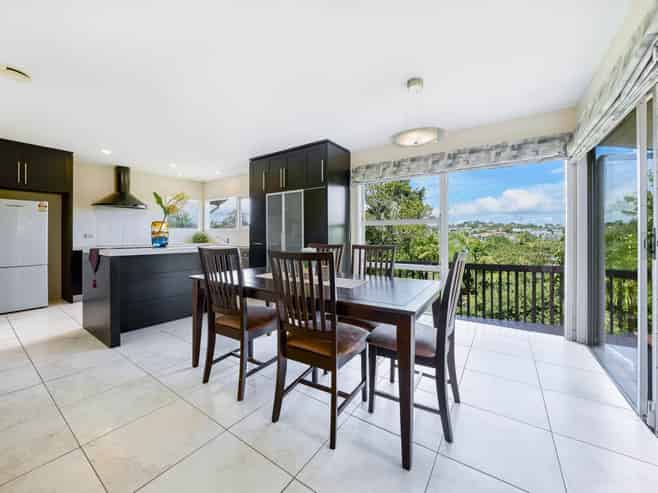 8 Tropicana Drive, Mount Roskill