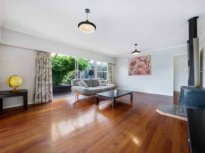 8 Tropicana Drive, Mount Roskill