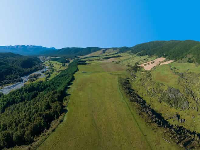 990 Howard Vallley Road, Howard