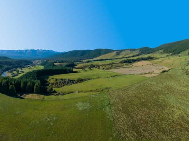 990 Howard Vallley Road, Howard