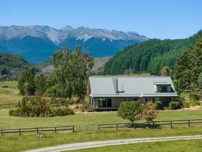 990 Howard Vallley Road, Howard