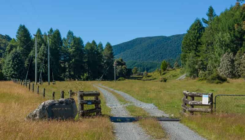 990 Howard Vallley Road, Howard