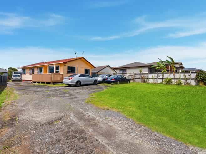 16 Robertson Road, Mangere