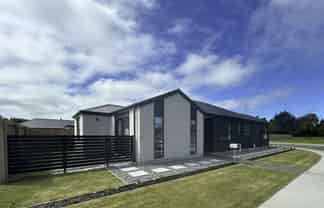 15 Thirlwall Street, Woodend