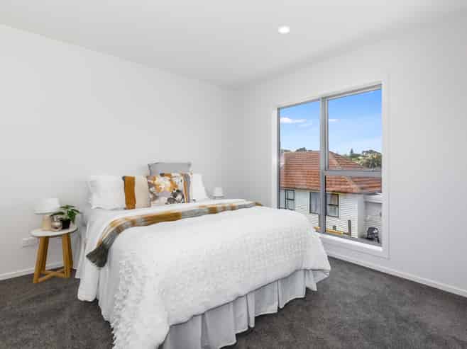 2/12 Mana Avenue, Titahi Bay