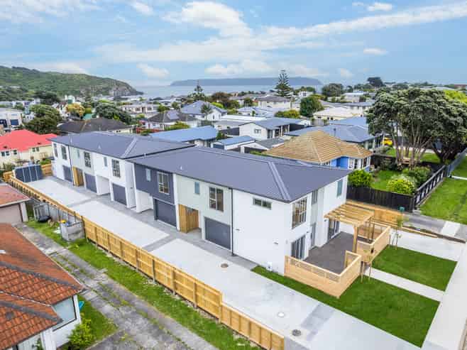 2/12 Mana Avenue, Titahi Bay