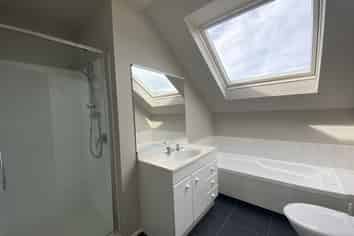 2/573 Manchester Street, Saint Albans