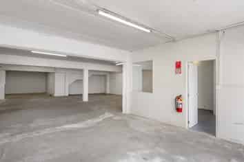 Affordable & Practical Storage Solution | 162m2