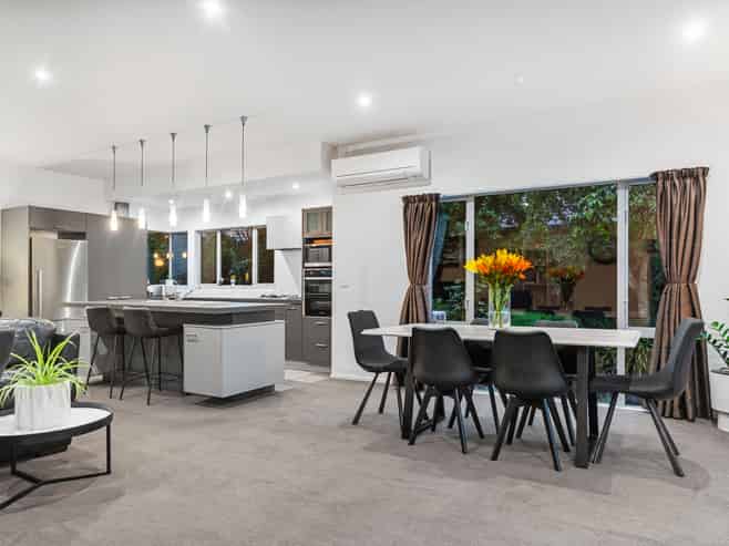 87 Travis Country Drive, Burwood