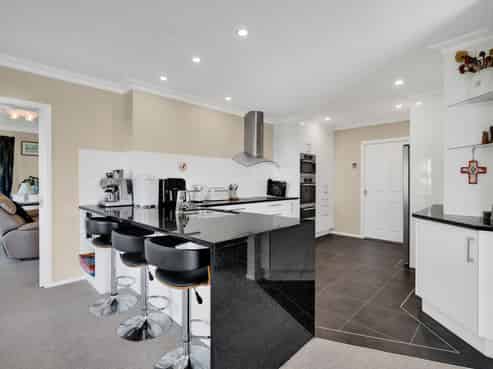 911 Plymouth Road, Koru