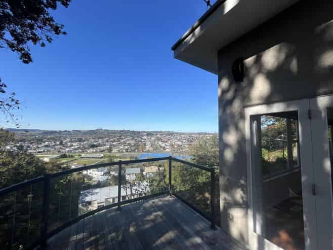 18 Great North Road, Saint Johns Hill