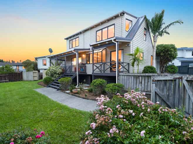 16 Albatross Road, Red Beach