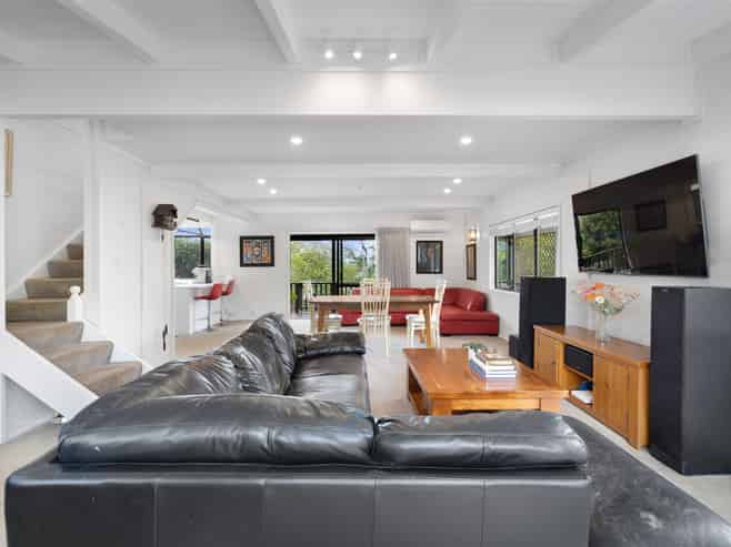 16 Albatross Road, Red Beach