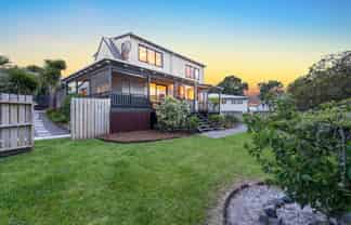 16 Albatross Road, Red Beach