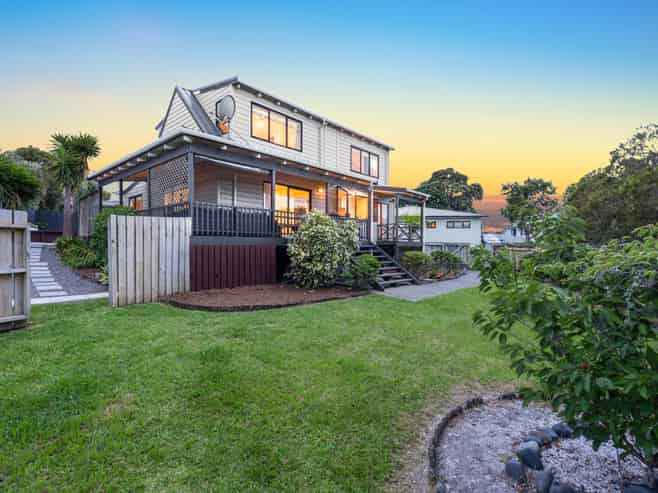 16 Albatross Road, Red Beach