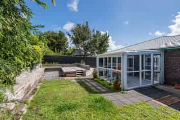 8B Lockesley Place, Onerahi