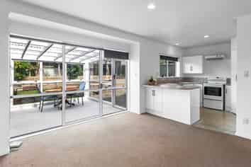 8B Lockesley Place, Onerahi