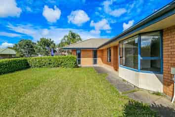 10 Frank Bunce Grove, Flat Bush