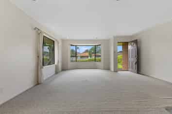 10 Frank Bunce Grove, Flat Bush