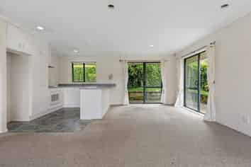 10 Frank Bunce Grove, Flat Bush