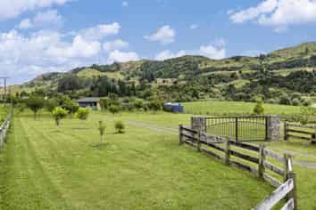 931 Limeworks Loop Road, Te Pahu