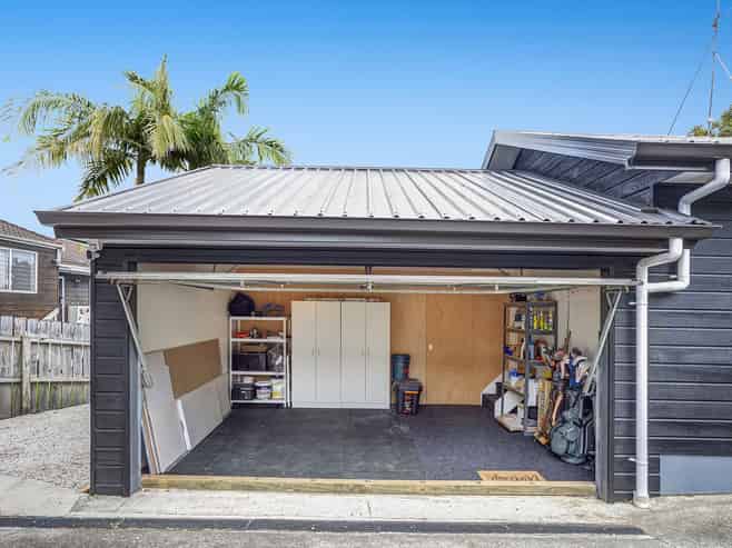 2/9 Eastwood Rise, Browns Bay