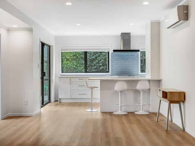 2/9 Eastwood Rise, Browns Bay