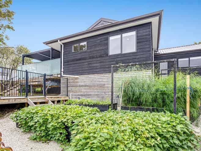 2/9 Eastwood Rise, Browns Bay