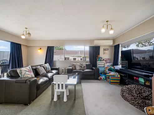 29 Faith Bullock Place, New Lynn