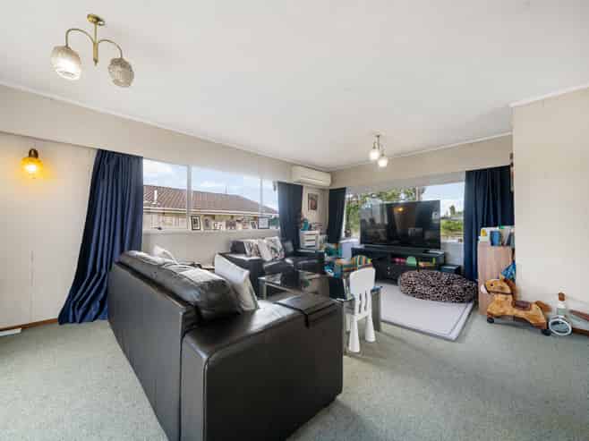 29 Faith Bullock Place, New Lynn