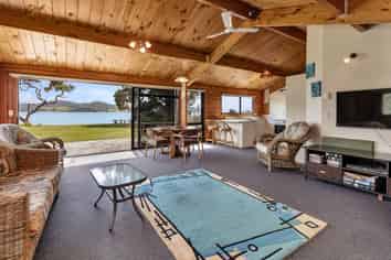 121 Ohawini Road, Oakura