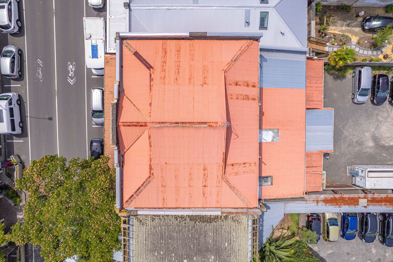 Multi Tenanted Building - Flere