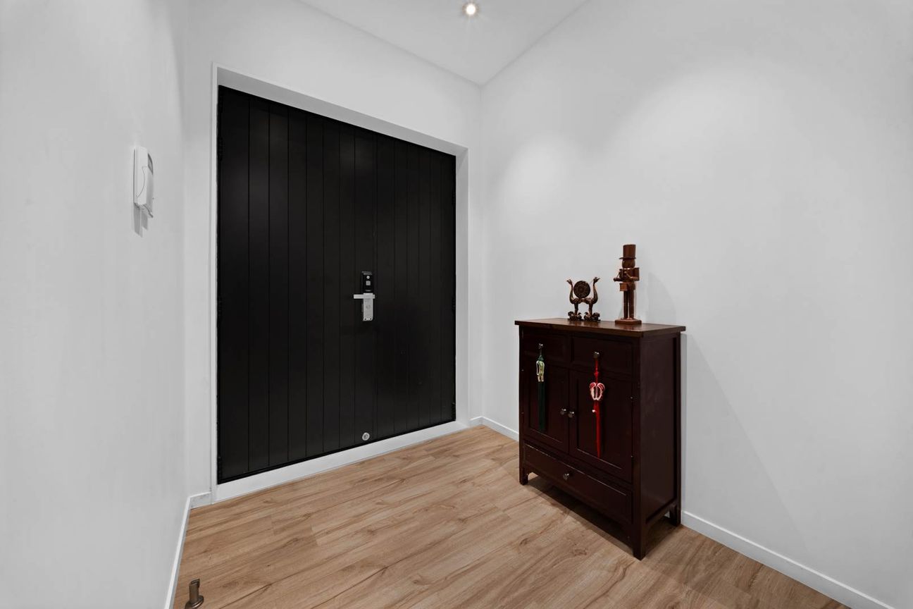 Affordable Corner Home with Private Granny Win... - Mehr
