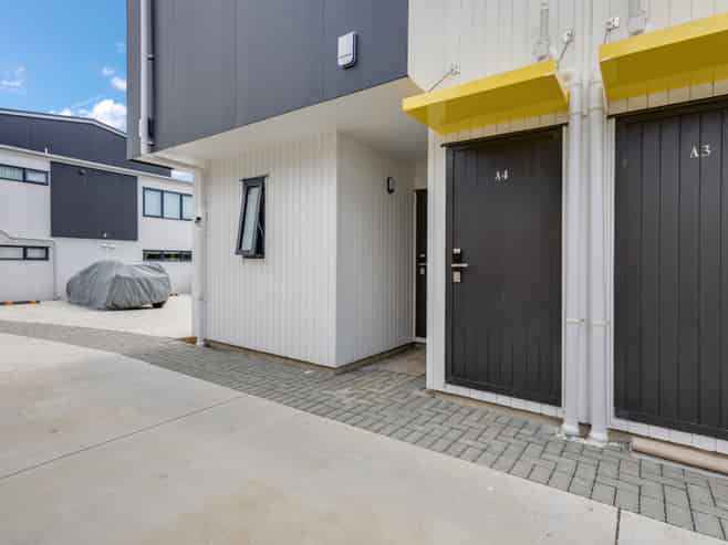 3 & 4/43A Waimumu Road, Massey