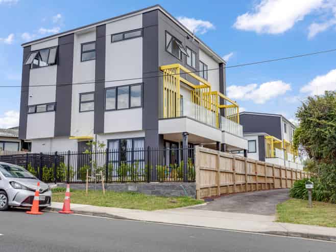 3 & 4/43A Waimumu Road, Massey