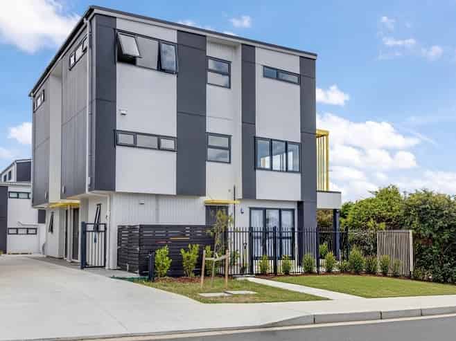 3 & 4/43A Waimumu Road, Massey