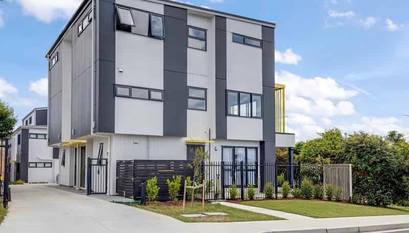 3 & 4/43A Waimumu Road, Massey