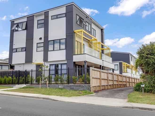 3 & 4/43A Waimumu Road, Massey