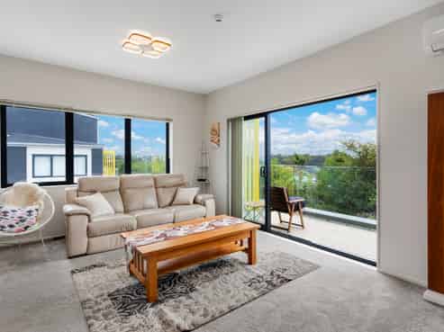 3 & 4/43A Waimumu Road, Massey