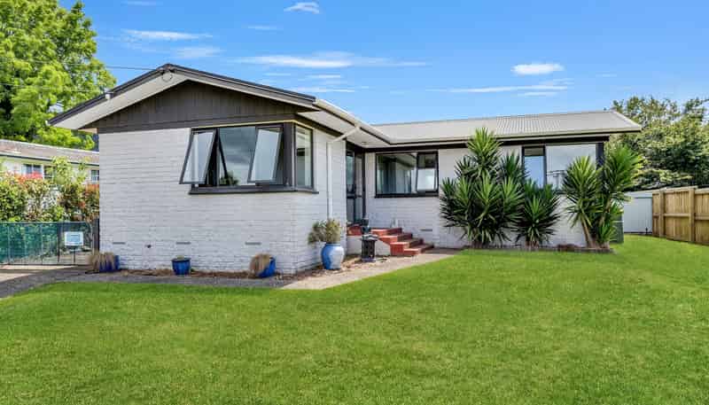 66 Lisa Crescent, Mangakakahi