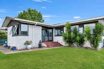 66 Lisa Crescent, Mangakakahi