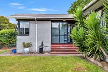 66 Lisa Crescent, Mangakakahi