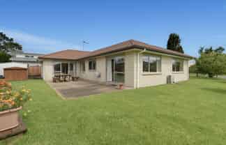 15 Teal Place, Pyes Pa